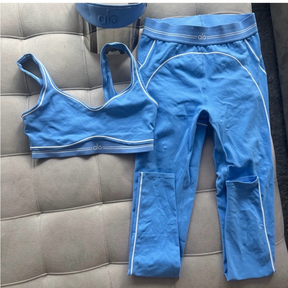 ALO Yoga Blue and White Activewear